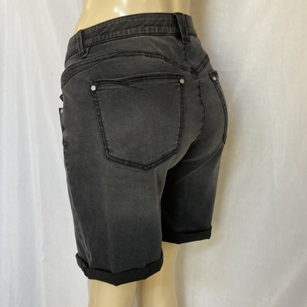 SALE!!! WIT & WISDOM Tummy Control Size 18W Black Vintage Shorts 7” Inseam NWOT